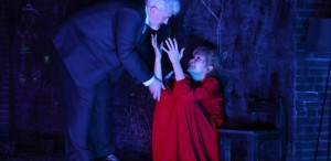 Mama – un spectacol-labirint despre singurătate și pastile