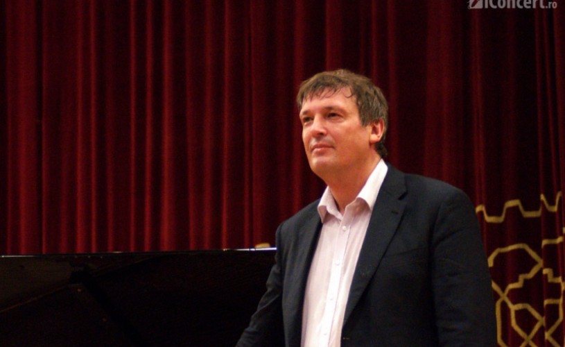 RECENZIE: Boris Berezovsky a adus măiestria pianului la Bucureşti