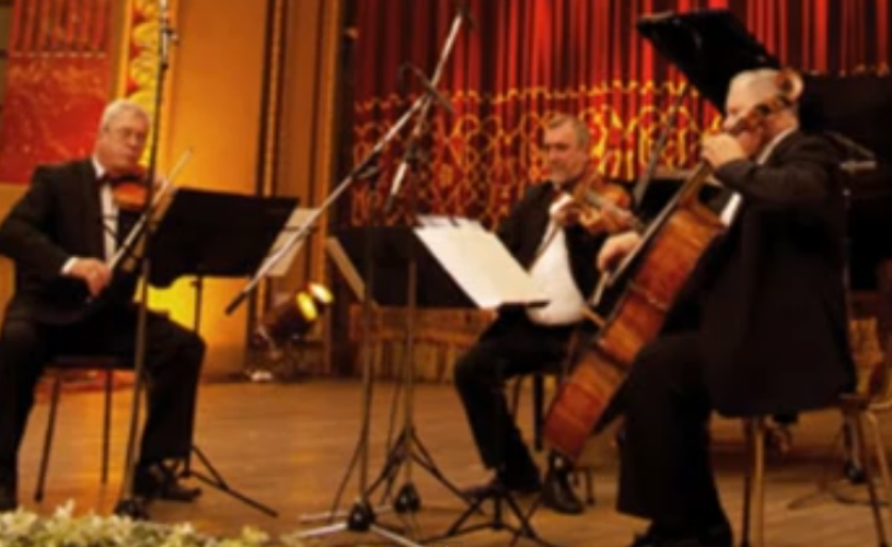 VIDEO 40 de ani de activitate, sărbătoriţi de Cvartetul VOCES, la Sala Radio!