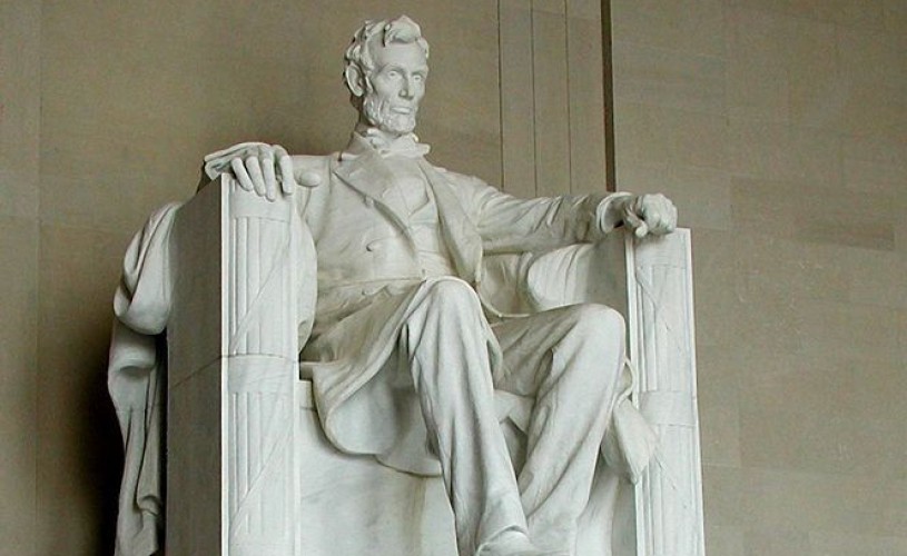 Memorialul Abraham Lincoln din Washington a fost vandalizat
