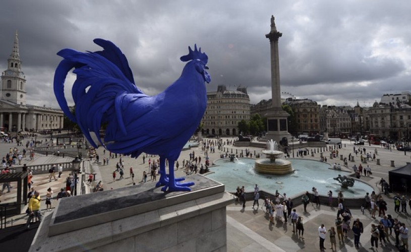 Cocoşul albastru din Trafalgar Square provoacă indignare printre londonezi