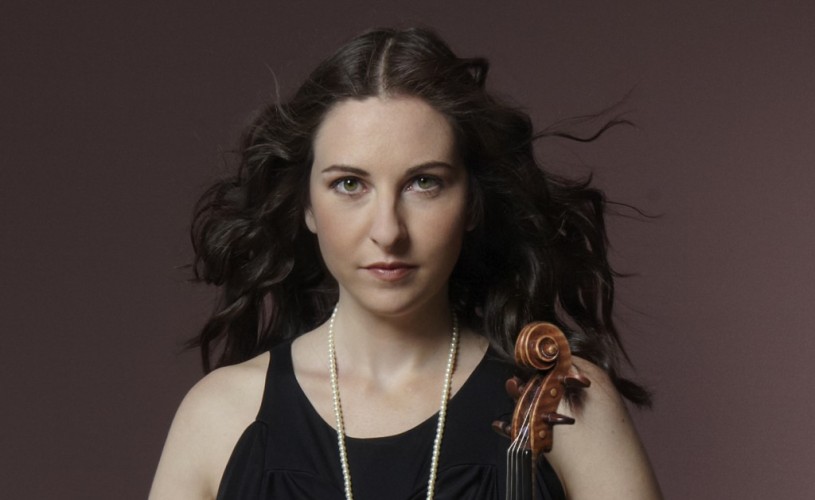 VIDEO „O violonistă excepțională“ (The Guardian), Alissa Margulis urcă pe scena Festivalului „Enescu“ sub bagheta dirijorului român Cristian Lupeş