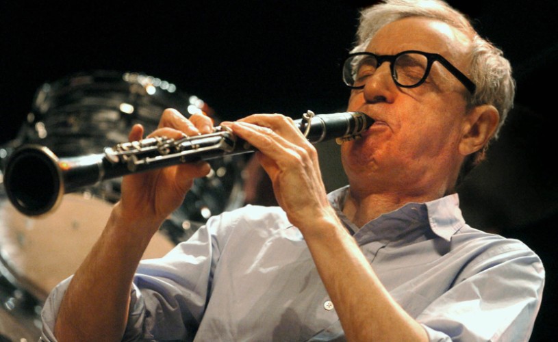 Woody Allen va sărbători Revelionul 2015 pe scenă, alături de o trupă de jazz, la Barcelona