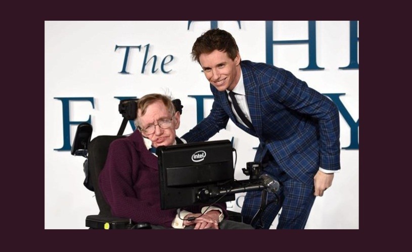 Stephen Hawking l-a felicitat pe Eddie Redmayne, câştigătorul Oscarului pentru rolul din „The Theory of Everything”