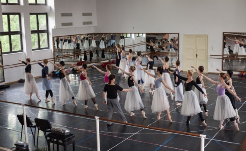 ,,Giselle”, capodopera baletului romantic, într-o nouă montare  la Opera Naţională Bucureşti