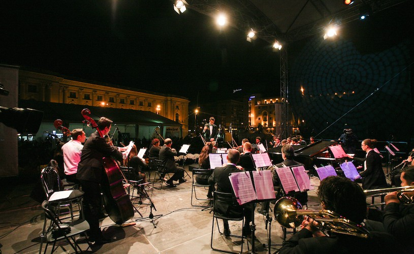 Piața Festivalului – regalul muzicii simfonice, în aer liber. Festivalul Enescu