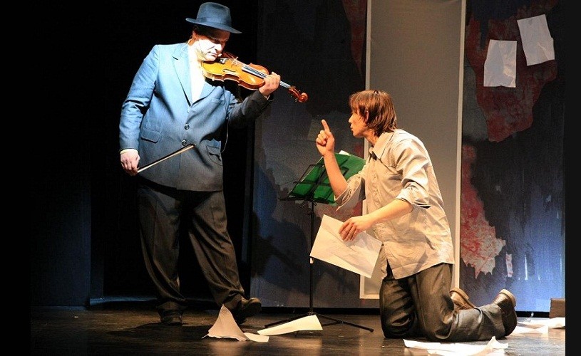 Însemnările unui nebun, cu Marius Manole şi Alexander Bălănescu, deschide stagiunea teatrală ARCUB
