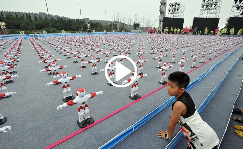 Peste 1000 de roboţi au dansat simultan pentru Cartea Recordurilor