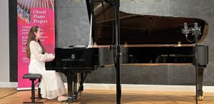 Pianista Eva Garet (16 ani) interpretează Ceaikovski la Sala Radio!