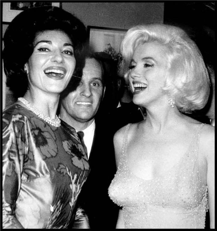 Alături de Marilyn Monroe