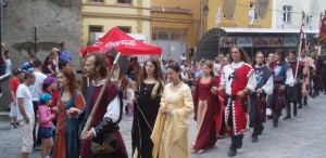VIDEO Aproximativ 20.000 de persoane, aşteptate să participe la Festivalul „Sighişoara Medievală“