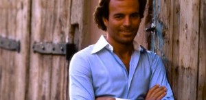 VIDEO Julio Iglesias se va întoarce la Bucureşti, într-un concert la Sala Palatului