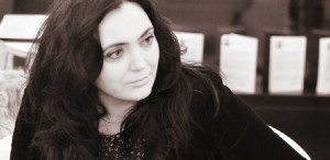 Ce citim în decembrie: recomandările scriitoarei Andreea Răsuceanu