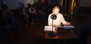 NO RA – Femininul norilor, spectacolul dedicat Norei Iuga, este reluat din această toamnă la Muzeul Național al Literaturii Române