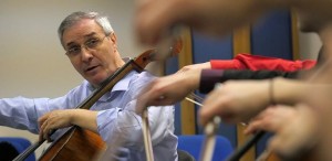 Marin Cazacu şi Violoncellissimo deschid turneul „Clasic la puterea a treia”