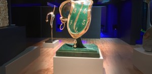 Au mai rămas câteva zile până la marea deschidere a expoziției dedicate lui SALVADOR DALÍ, la ARCUB