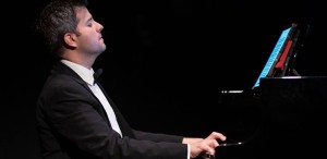 Florian Mitrea, pianist: „Sunt pe deplin dependent de Crăciun“