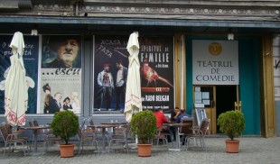 Actorii Teatrului de Comedie în rolul de muzeografi, de ziua culturii naționale
