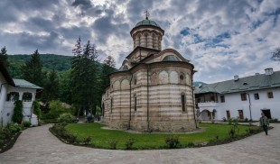 630 de ani de la sfinţirea Mănăstirii Cozia– minune a Evului mediu românesc