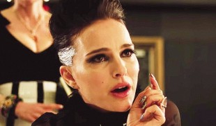 A apărut trailerul filmului „VOX LUX”, cu Natalie Portman în rolul unui star pop excentric