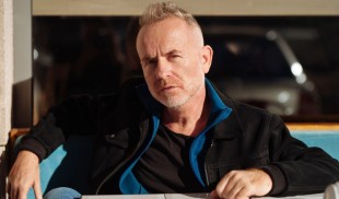 Regizorul Radu Afrim: „Teatrul de la noi nu ar trebui să repornească după criză, ci să înceapă de la zero”