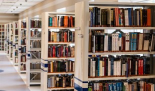 „Blind date with a book” la Biblioteca Metropolitană București