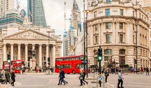 „Londra: biografia unui oraș”. O călătorie literară în metropola britanică, din preistorie și până azi
