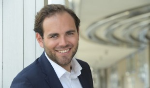 Dirijorul SASCHA GOETZEL și baritonul LIVIU HOLENDER invitați pe scena Sălii Radio