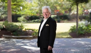 Stravinski/ Mozart/ Mendelssohn, sub bagheta dirijorului britanic Christopher Warren-Green