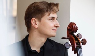 Câștigător al premiului I la Concursul „J. Brahms” – Austria: violoncelistul JAN SEKACI invitat la Sala Radio
