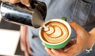 Code2Cup, primul festival de cafea din România pentru profesioniștii din IT, își deschide porțile în acest weekend cu ateliere și experiențe inedite, pentru pasionați și nu numai