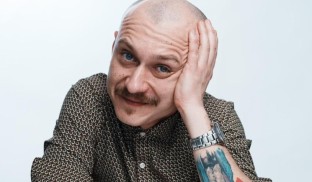 “Nu alegem artiștii după cât de bine vând. Vrem să oferim publicului muzică pe care poate nu a mai auzit-o niciodată”