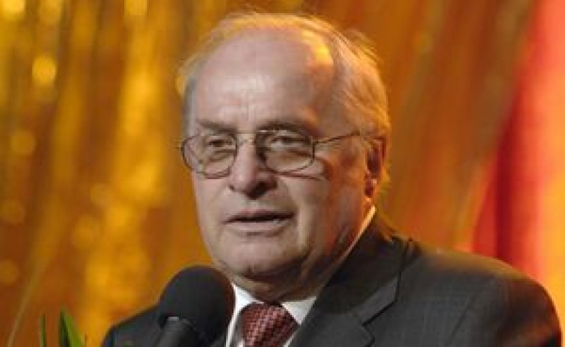 Augustin Buzura si-a lansat la Gaudeamus volumul de articole