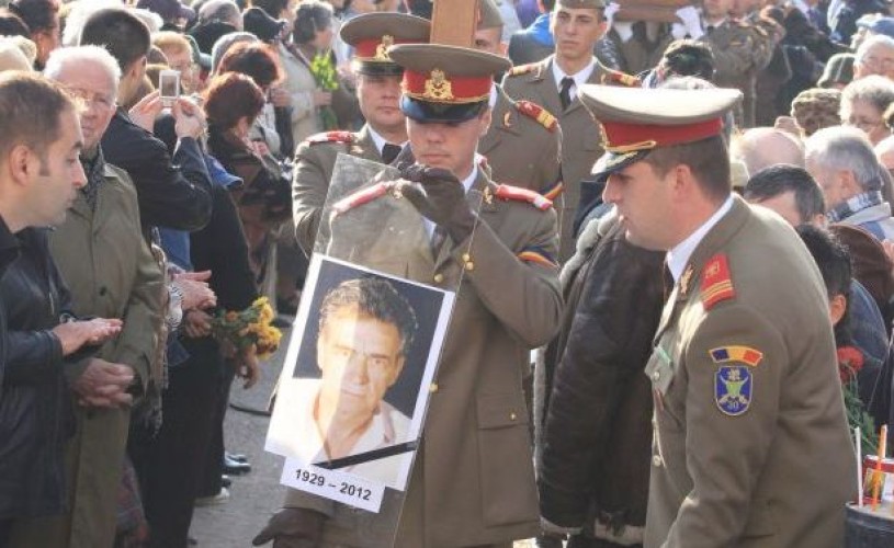 Iurie Darie a fost înmormântat cu onoruri militare