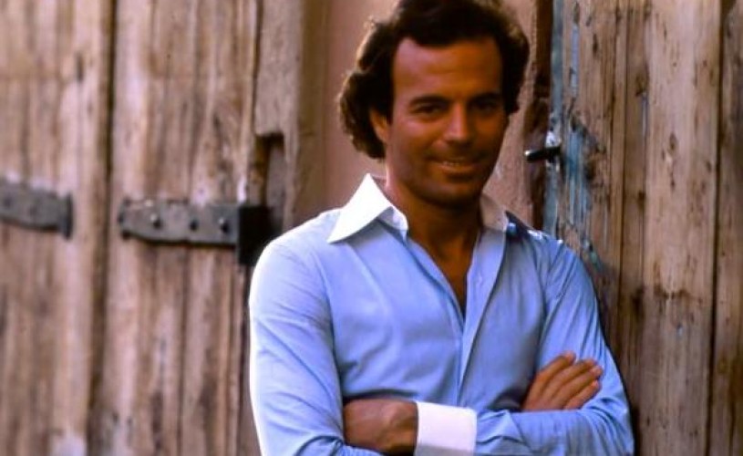VIDEO Julio Iglesias se va întoarce la Bucureşti, într-un concert la Sala Palatului