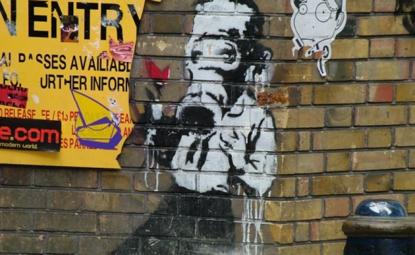 Desene de Banksy, vândute la licitaţie cu aproape 580.000 de euro