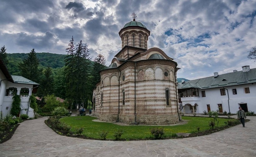 630 de ani de la sfinţirea Mănăstirii Cozia– minune a Evului mediu românesc