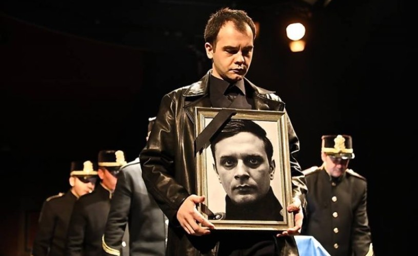 5 motive să vezi un spectacol de 5 stele: „Hamlet”