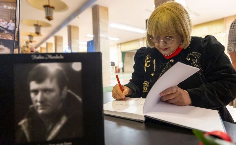 Rodica Mandache semnează „O Carte frumoasă despre un Om frumos”