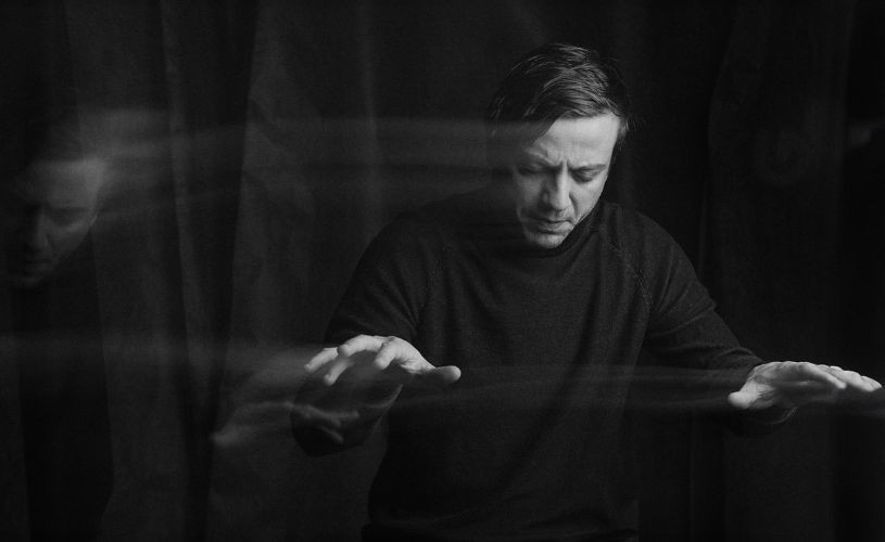 Mischa Blanos reînvie titanii muzicii clasice în albumul său „Titans”