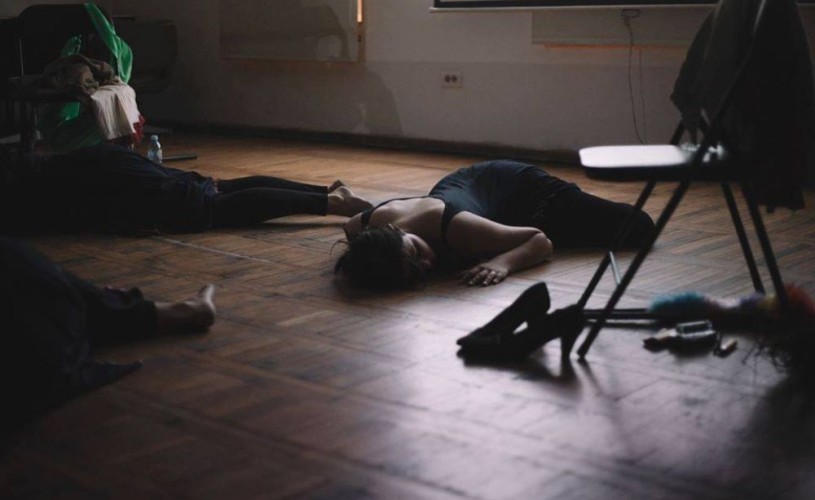 Asociația Developing Art deschide sezonul de toamnă cu două ateliere la intersecția dintre mișcare, storytelling și cinema, conduse de artiste din Serbia și Croația