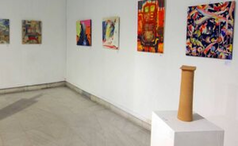 Bucureşti: Expoziţia “Eseuri cromatice” semnată Luminiţa Gliga la Centrul Cultural UNESCO