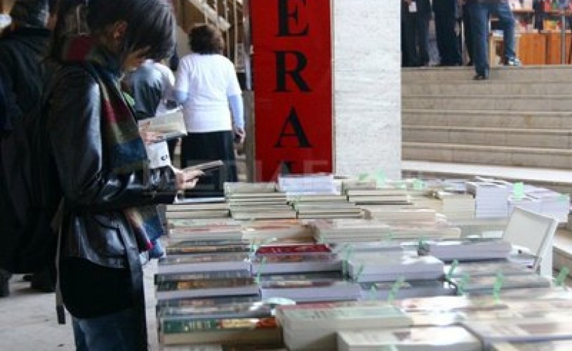 Prima ediţie a Salonului de Carte Bookfest Ardeal: Peste 10.000 de cărţi, puse în vânzare