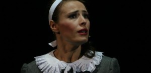 Monica Davidescu, actriṭa nelipsitã de pe scena Teatrului Metropolis, vorbeşte despre emisiunea la care concureazã- Dansez pentru tine