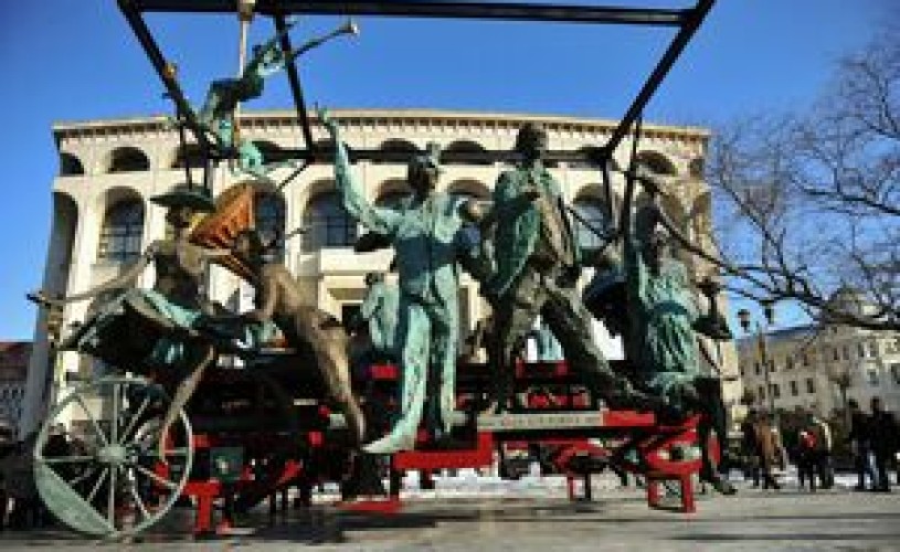 „D’ale noastre” va deschide a 22-a ediţie a Festivalului Naţional de Teatru