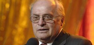 Augustin Buzura si-a lansat la Gaudeamus volumul de articole