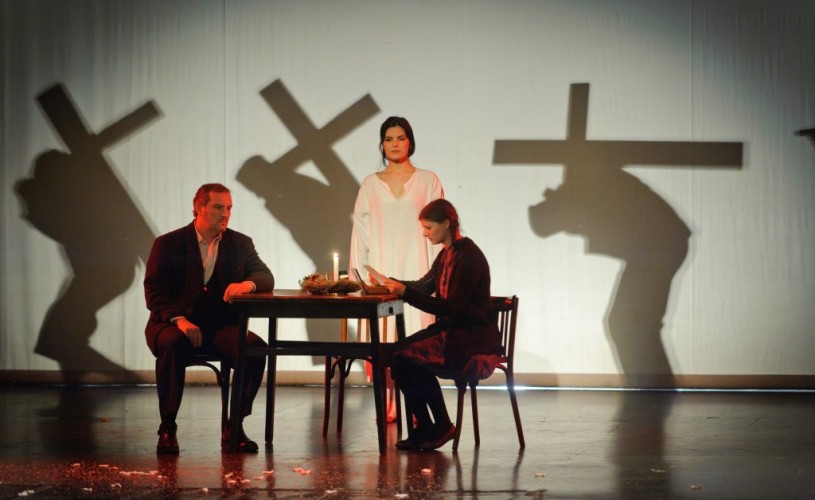 Spectacol în amintirea victimelor comunismului, la Teatrul de pe Lipscani