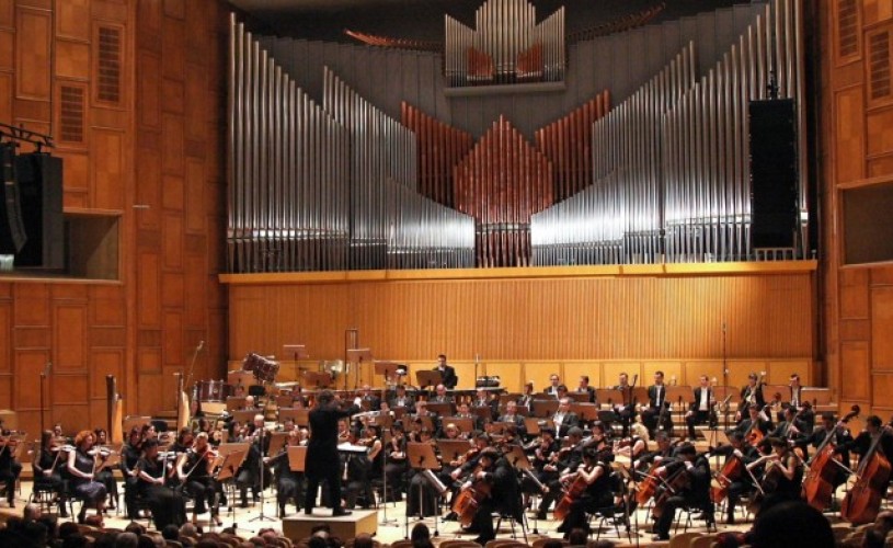 VIDEO Andrea Bocelli cântă la Bucureşti acompaniat de Orchestra Naţională Radio şi Corul Academic Radio, având-o ca invitată pe Angela Gheorghiu