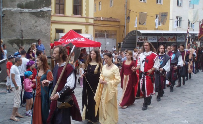 VIDEO Aproximativ 20.000 de persoane, aşteptate să participe la Festivalul „Sighişoara Medievală“