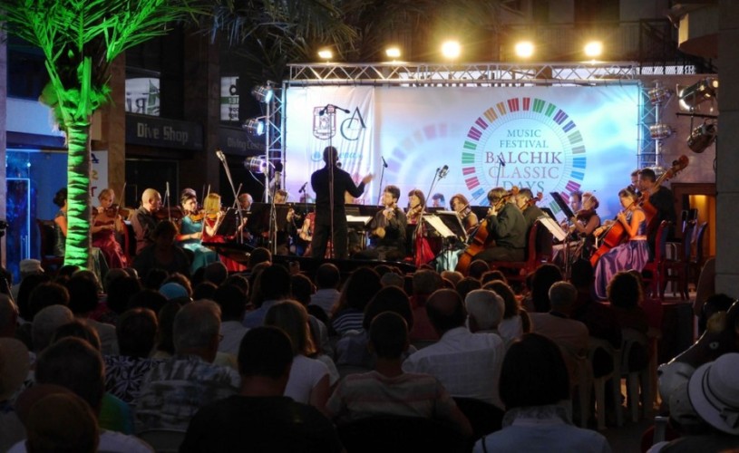 VIDEO Orchestra Naţională Radio, dirijorul Tiberiu Soare şi soliştii Gabriel Croitoru şi Horia Mihail, aplaudaţi la Balcic